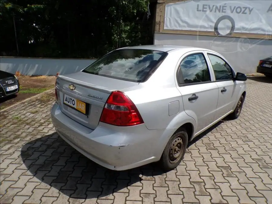 Chevrolet Aveo 1,2 i  NOVÁ SPOJKA — Zezadu zleva