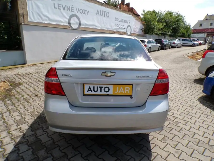 Chevrolet Aveo 1,2 i  NOVÁ SPOJKA — Zadní pohled