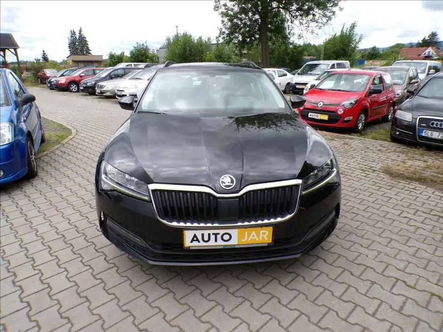 Škoda Superb 2,0 TDI  NAVIGACE — Čelní pohled