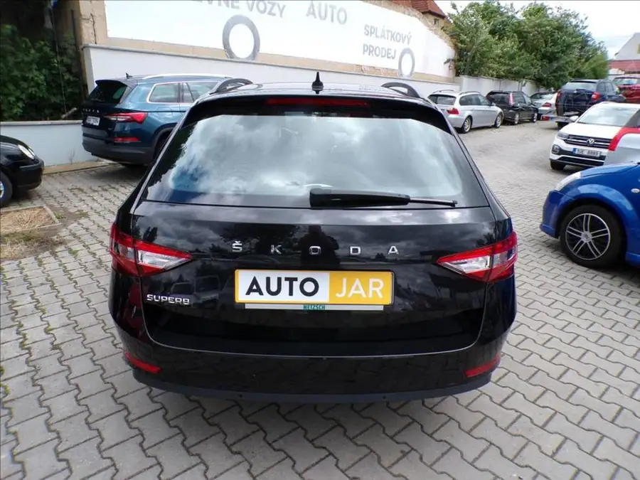 Škoda Superb 2,0 TDI  NAVIGACE — Zadní pohled