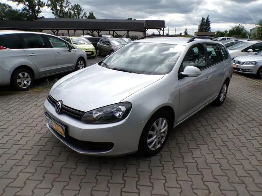 Volkswagen Golf 1,6 TDI — Zepředu zblízka