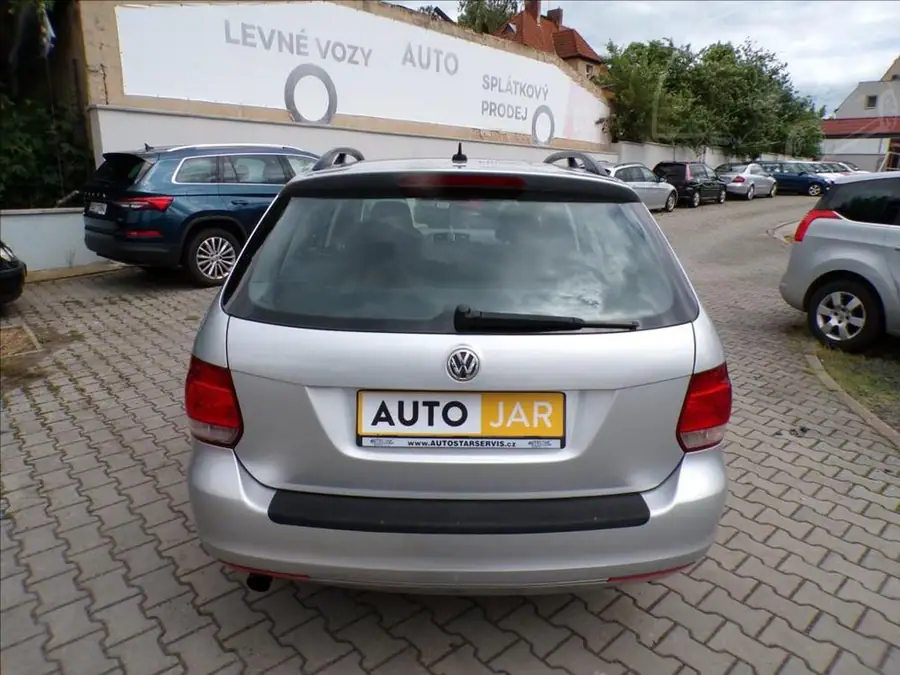 Volkswagen Golf 1,6 TDI — Zezadu zleva