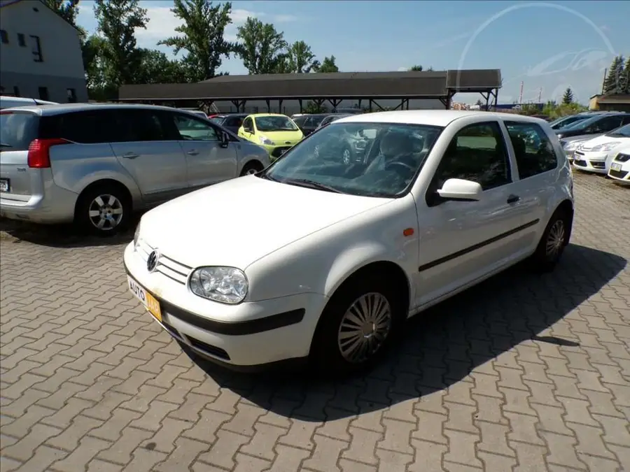 Volkswagen Golf 1,4 16V  DIGI.KLIMA — Zepředu zblízka