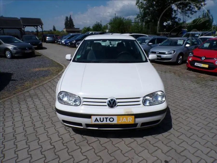Volkswagen Golf 1,4 16V  DIGI.KLIMA — Čelní pohled