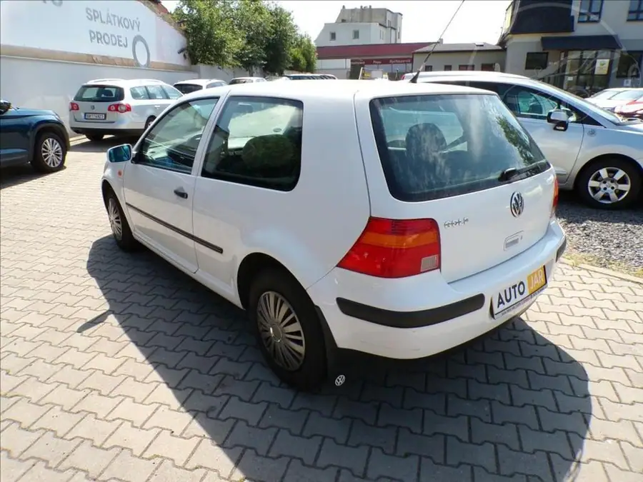 Volkswagen Golf 1,4 16V  DIGI.KLIMA — Zezadu zprava