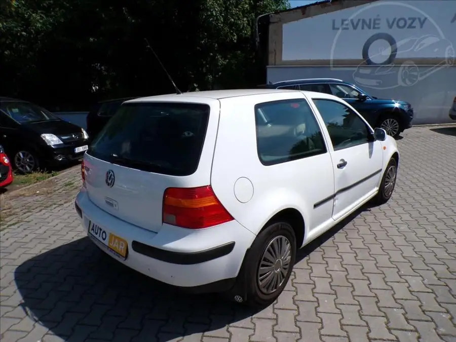 Volkswagen Golf 1,4 16V  DIGI.KLIMA — Zezadu zleva
