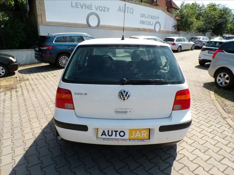 Volkswagen Golf 1,4 16V  DIGI.KLIMA — Zadní pohled
