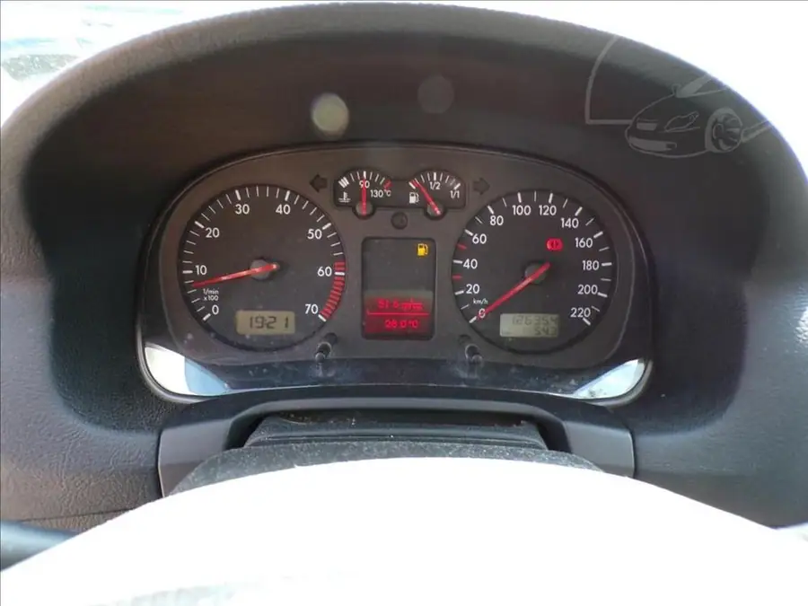 Volkswagen Golf 1,4 16V  DIGI.KLIMA — Interiér — palubní deska