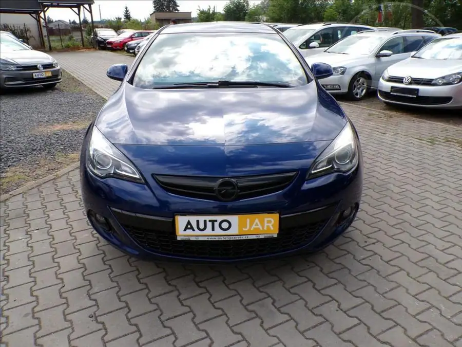 Opel Astra 2,0 GTC — Zepředu zblízka