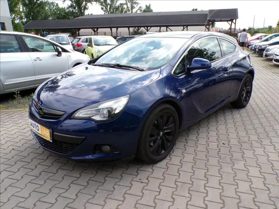 Opel Astra 2,0 GTC — Čelní pohled