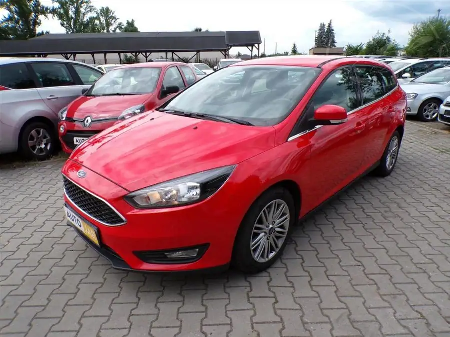 Ford Focus 1,0 EcoBoost  TEMPOMAT,DIGI.KLIMA — Zepředu zblízka