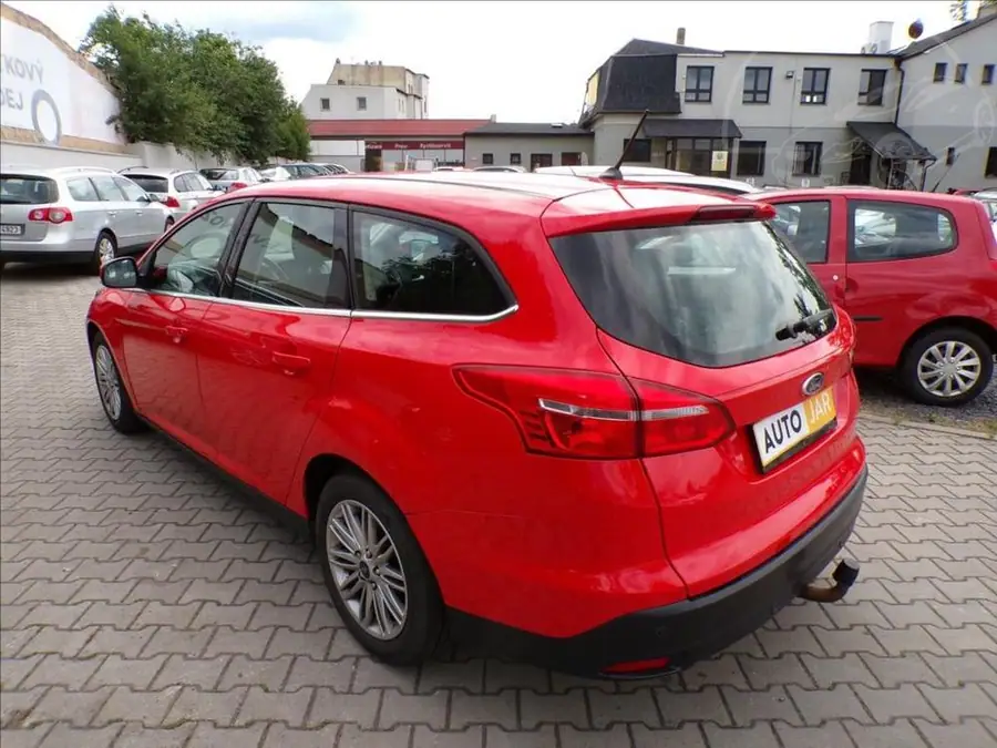 Ford Focus 1,0 EcoBoost  TEMPOMAT,DIGI.KLIMA — Zezadu zprava