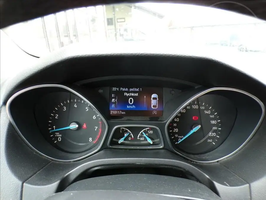 Ford Focus 1,0 EcoBoost  TEMPOMAT,DIGI.KLIMA — Přístrojový štít se stavem tachometru