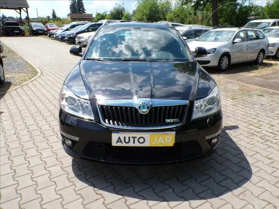 Škoda Octavia 2,0 TFSI RS 147 kW  TAŽ.ZAŘ. — Zepředu zblízka