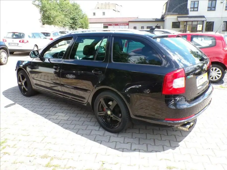 Škoda Octavia 2,0 TFSI RS 147 kW  TAŽ.ZAŘ. — Zadní pohled