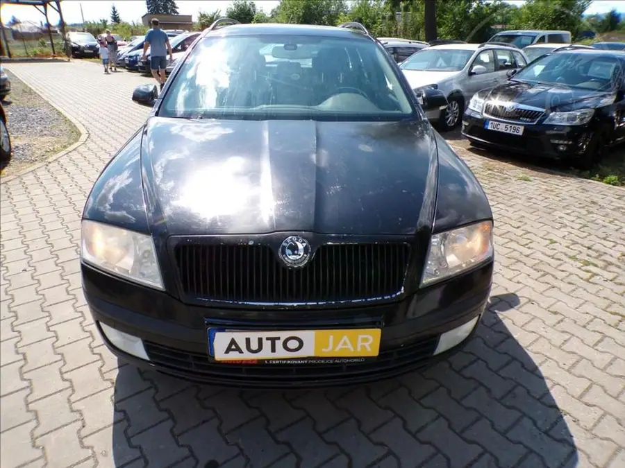 Škoda Octavia 1,9 TDI  TAŽNÉ ZAŘÍZENÍ — Čelní pohled