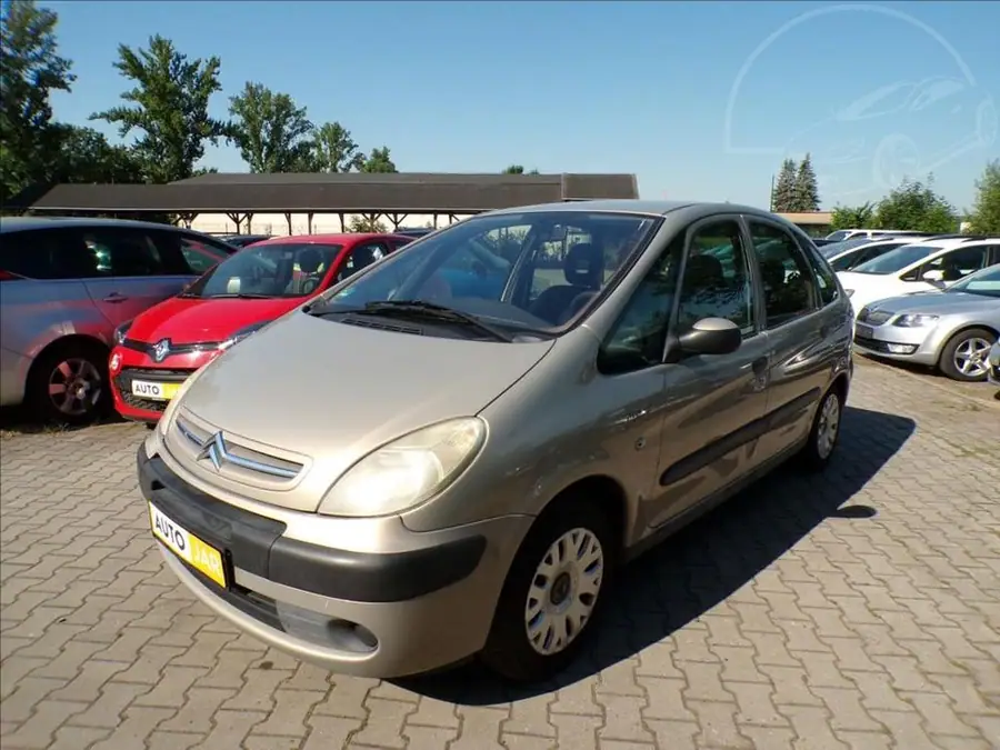 Citroën Xsara Picasso 1,8 16V  TAŽNÉ ZAŘÍZENÍ — Zepředu zblízka