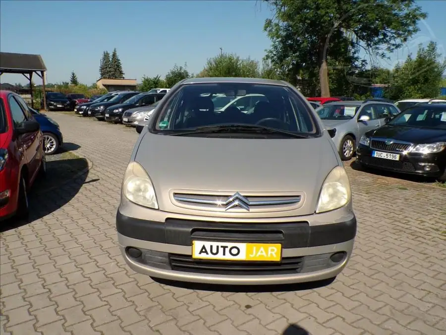 Citroën Xsara Picasso 1,8 16V  TAŽNÉ ZAŘÍZENÍ — Čelní pohled
