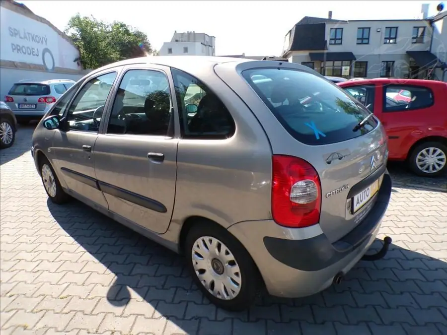 Citroën Xsara Picasso 1,8 16V  TAŽNÉ ZAŘÍZENÍ — Zezadu zprava