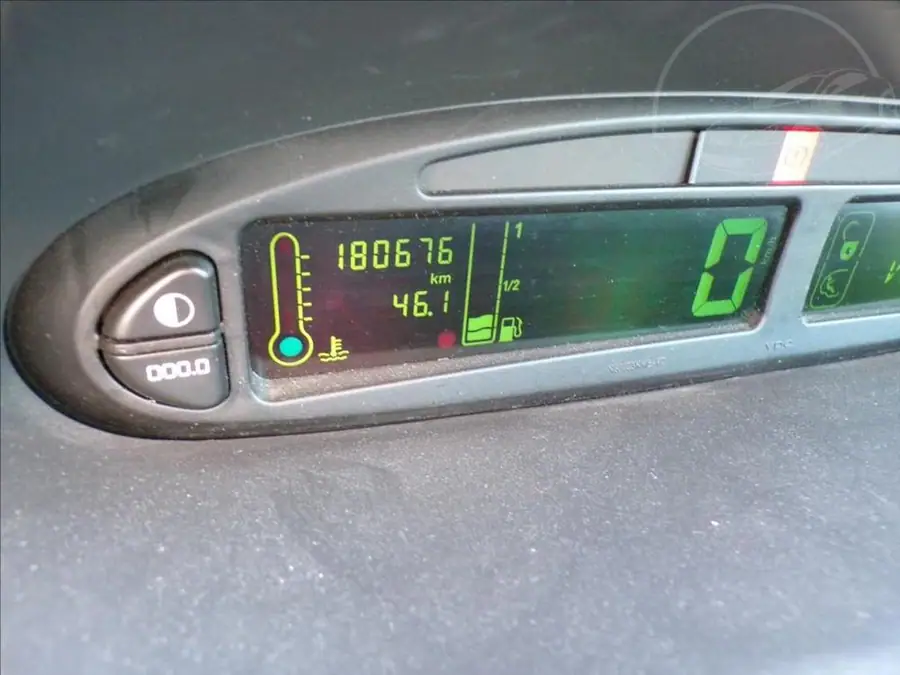 Citroën Xsara Picasso 1,8 16V  TAŽNÉ ZAŘÍZENÍ — Přístrojový štít se stavem tachometru