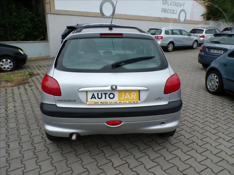 Peugeot 206 1,4 i — Zezadu zleva