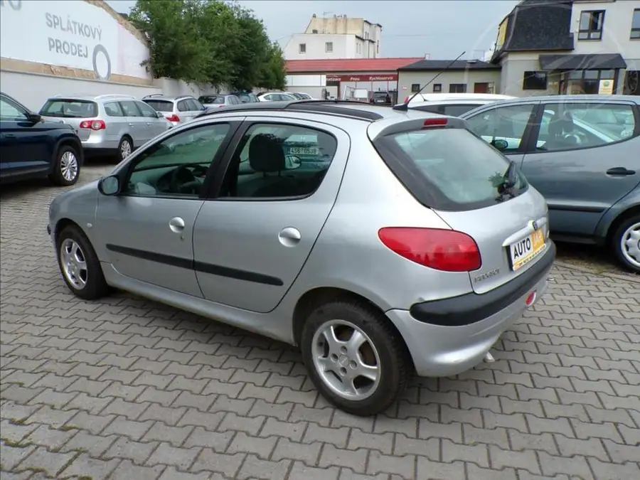 Peugeot 206 1,4 i — Zadní pohled