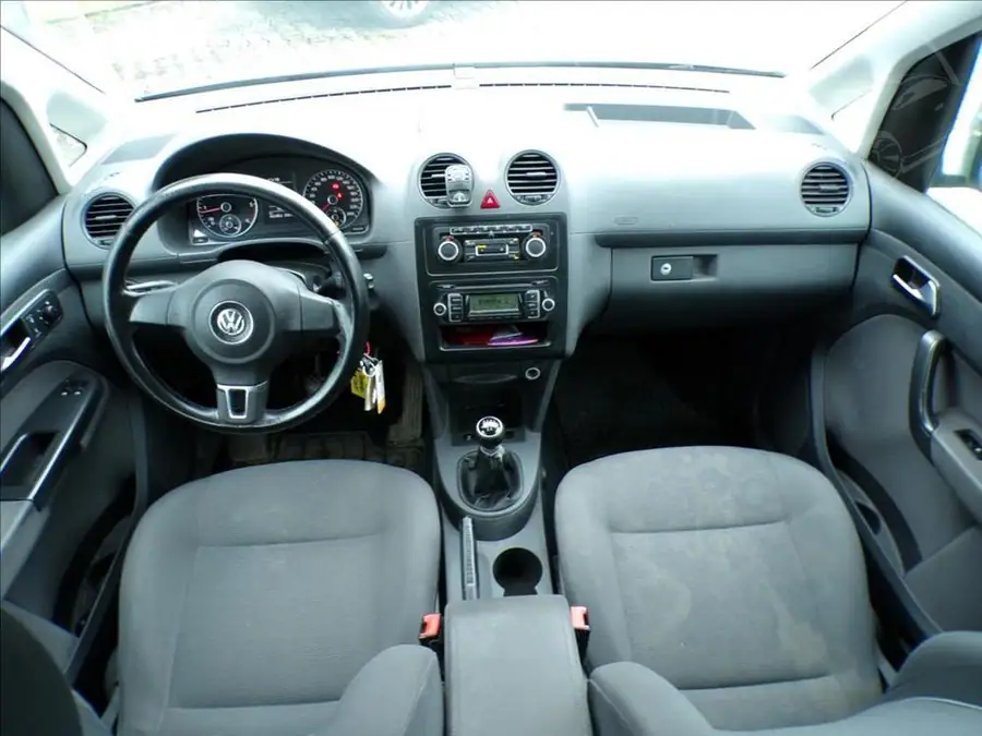 Volkswagen Caddy 1,6 TDI  TAŘŽNÉ ZAŘÍZENÍ — Interiér — palubní deska