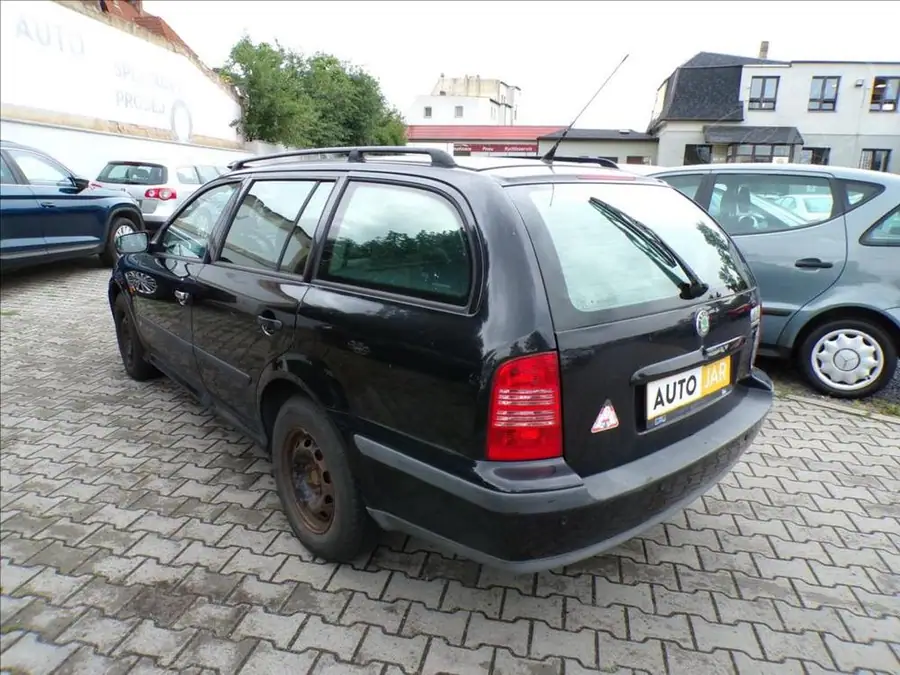 Škoda Octavia 1,6 i  EKO PLACENO — Zezadu zprava