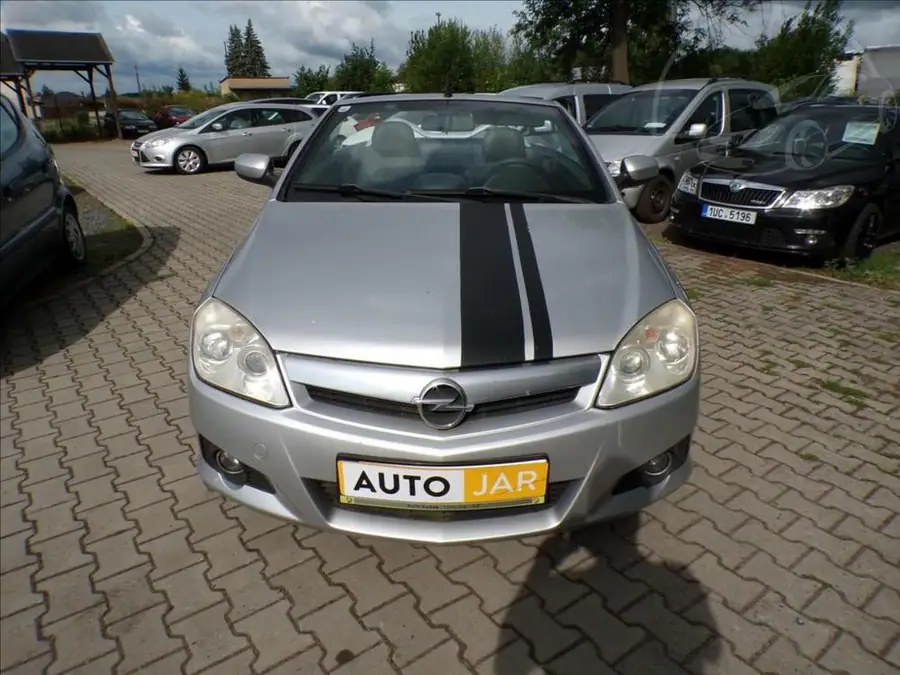 Opel Tigra 1,4 16V  KLIMATIZACE — Čelní pohled