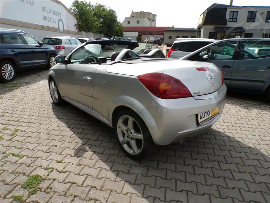 Opel Tigra 1,4 16V  KLIMATIZACE — Zezadu zprava