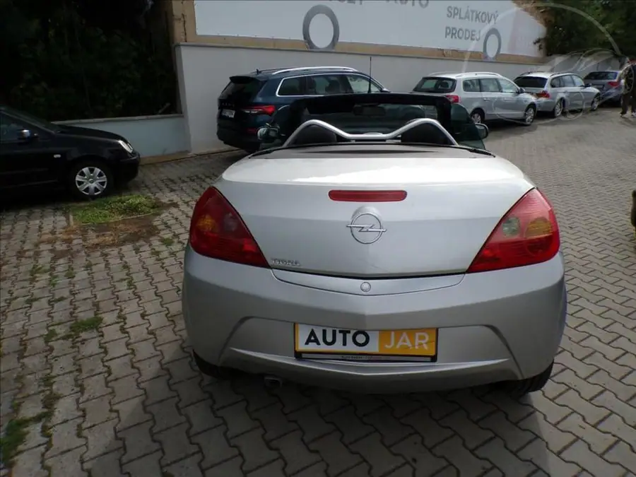 Opel Tigra 1,4 16V  KLIMATIZACE — Zadní pohled