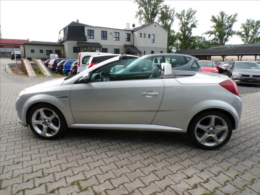 Opel Tigra 1,4 16V  KLIMATIZACE — Přístrojový štít se stavem tachometru