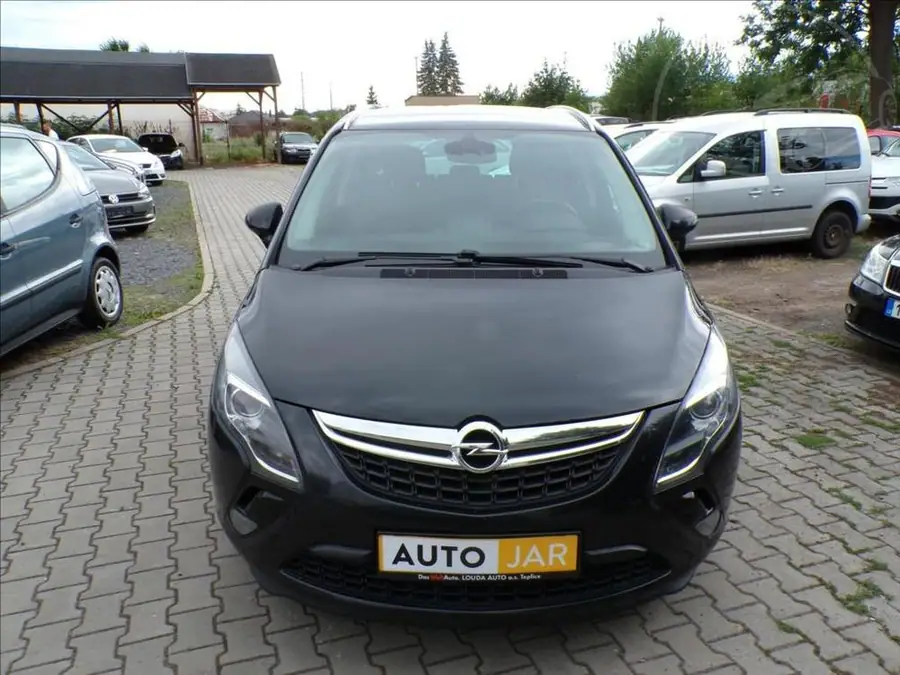 Opel Zafira 2,0 CDTI  AUTOMAT TAŽ. ZAŘ. — Zepředu zblízka