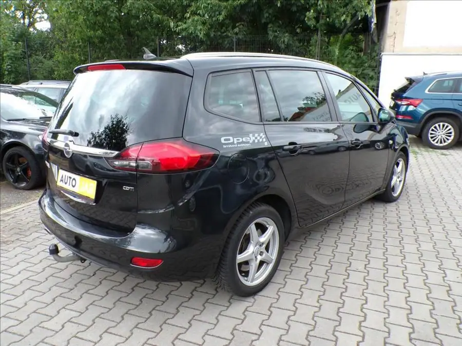 Opel Zafira 2,0 CDTI  AUTOMAT TAŽ. ZAŘ. — Zezadu zprava