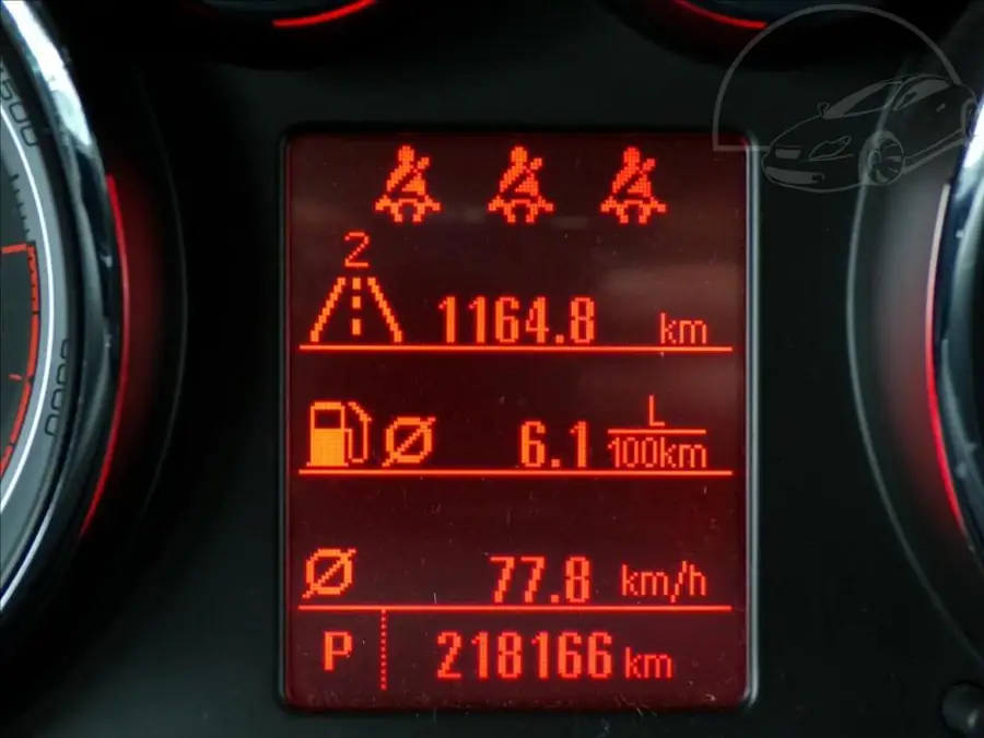 Opel Zafira 2,0 CDTI  AUTOMAT TAŽ. ZAŘ. — Přístrojový štít se stavem tachometru