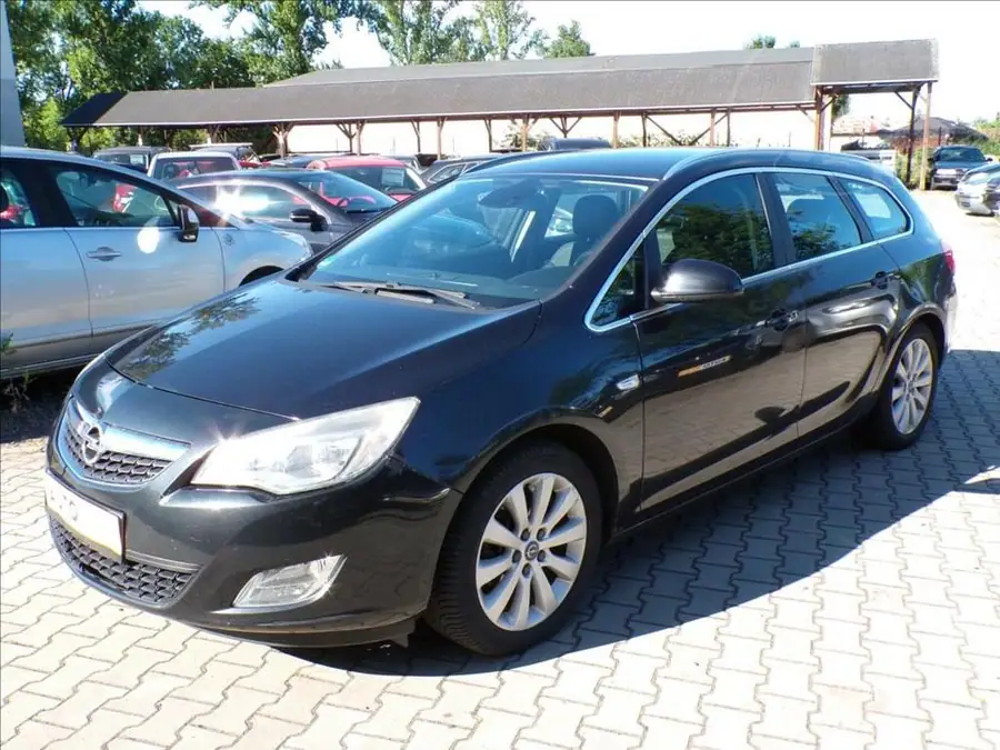 Opel Astra 1,7 CDTi — Čelní pohled