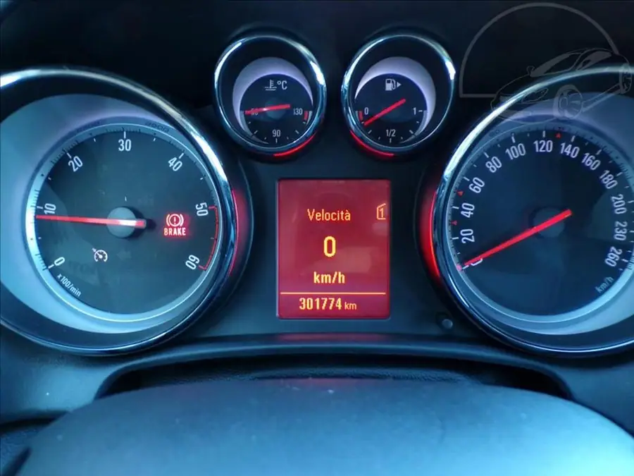Opel Astra 1,7 CDTi — Přístrojový štít se stavem tachometru