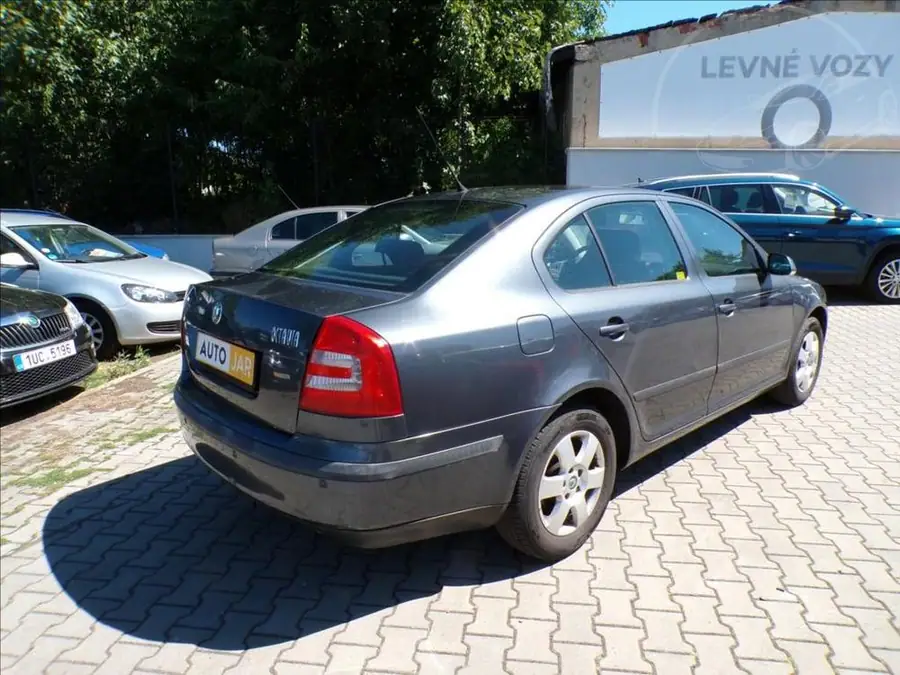 Škoda Octavia 1,9 TDI — Zezadu zleva
