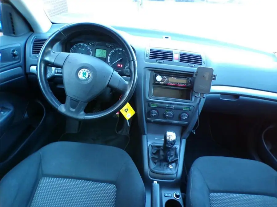 Škoda Octavia 1,9 TDI — Interiér — palubní deska
