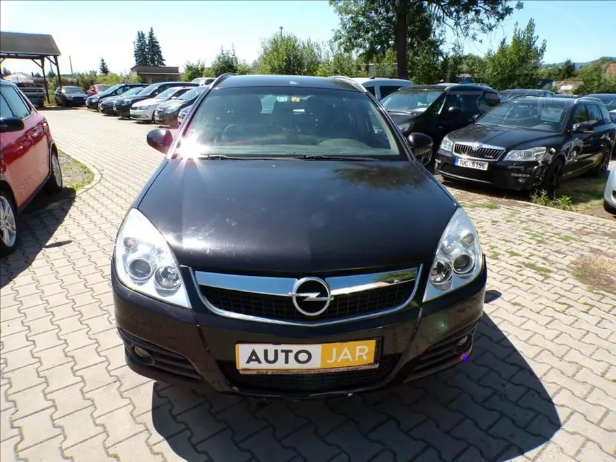 Opel Vectra 1,8 16V  KLIMA — Čelní pohled