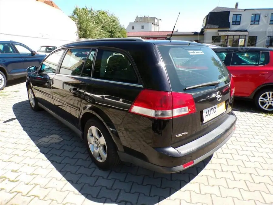 Opel Vectra 1,8 16V  KLIMA — Zezadu zprava