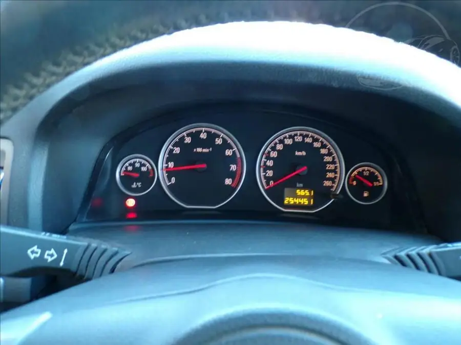 Opel Vectra 1,8 16V  KLIMA — Interiér — palubní deska