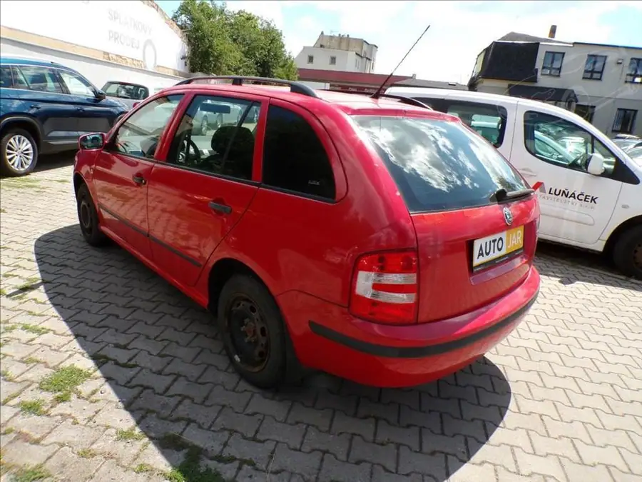 Škoda Fabia 1,2 12V  N1 — Zezadu zprava