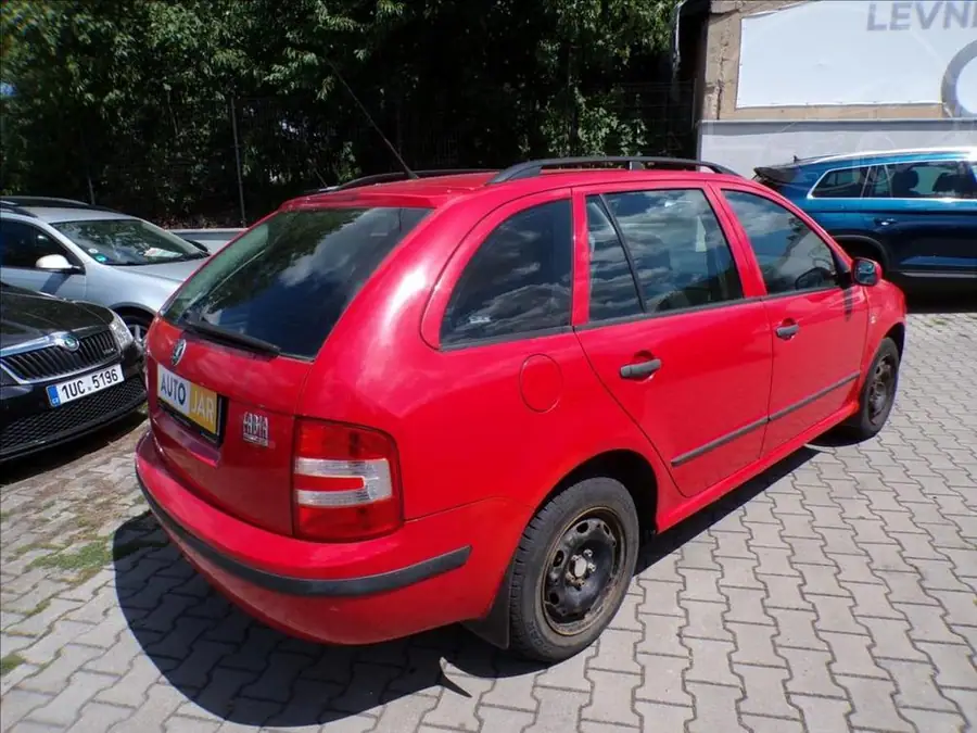 Škoda Fabia 1,2 12V  N1 — Zezadu zleva