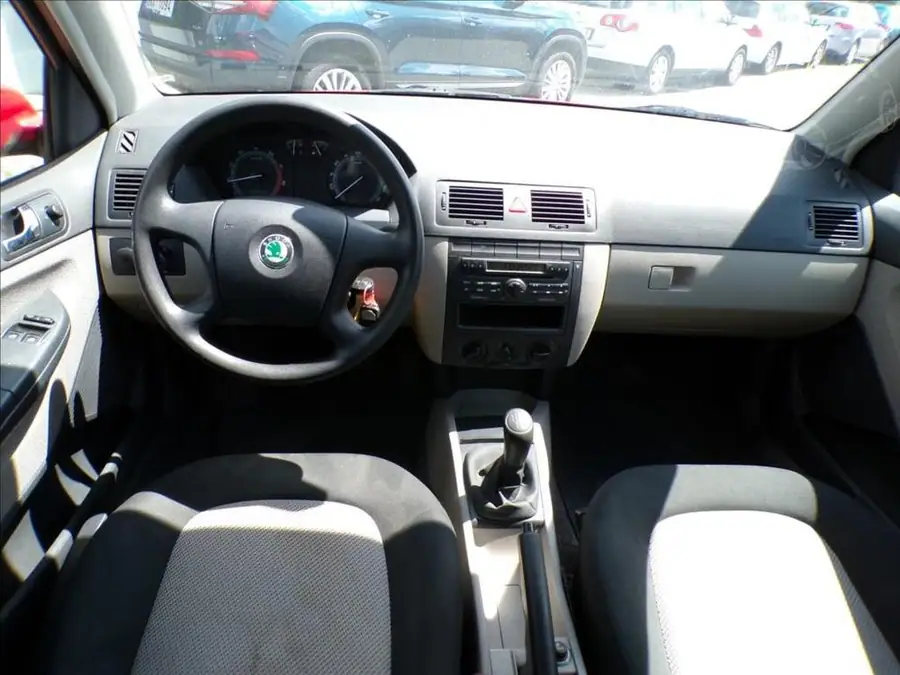 Škoda Fabia 1,2 12V  N1 — Interiér — palubní deska