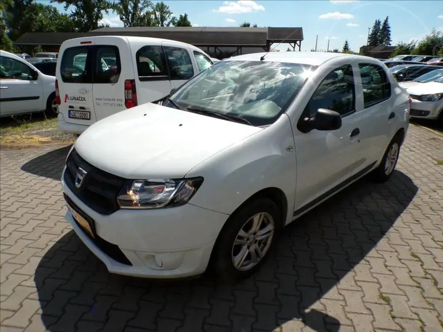 Dacia Logan 1,2 16V — Zepředu zblízka