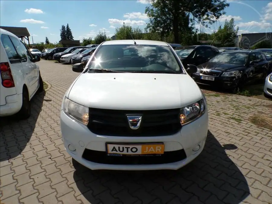 Dacia Logan 1,2 16V — Čelní pohled