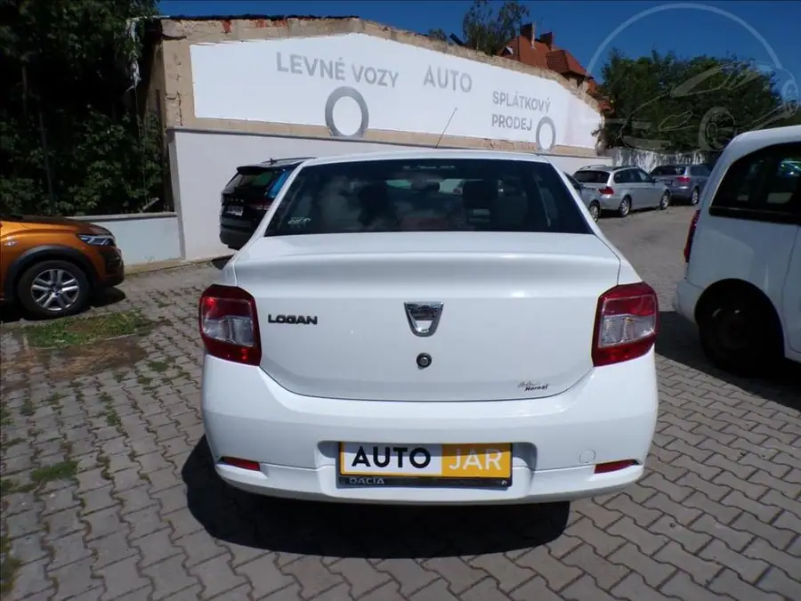 Dacia Logan 1,2 16V — Zadní pohled