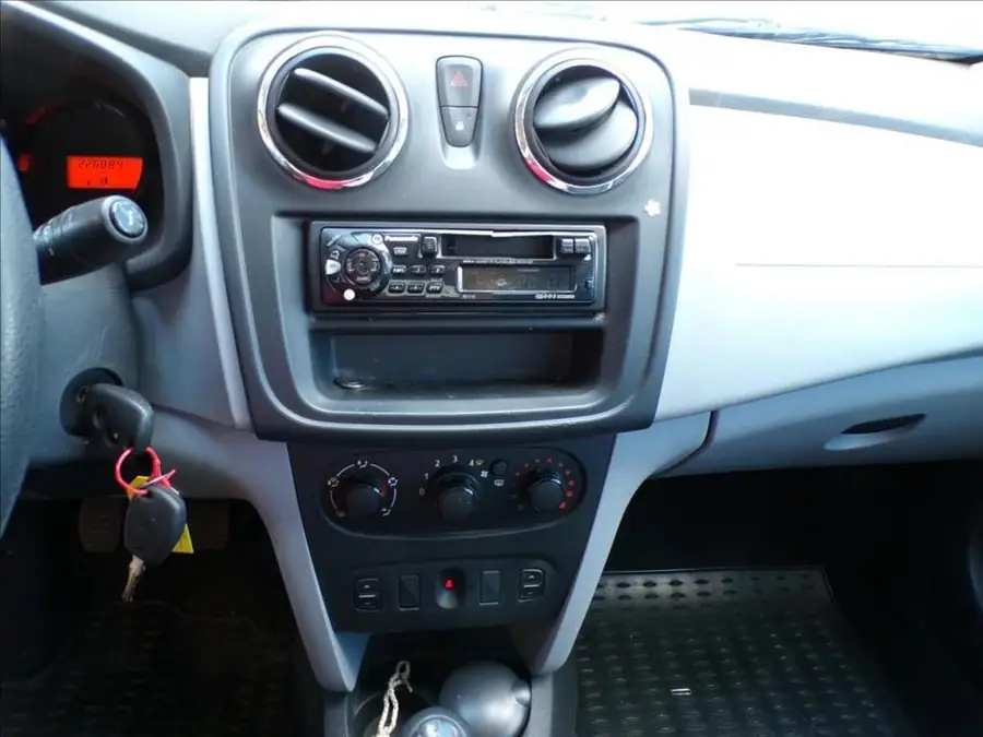 Dacia Logan 1,2 16V — Přístrojový štít se stavem tachometru