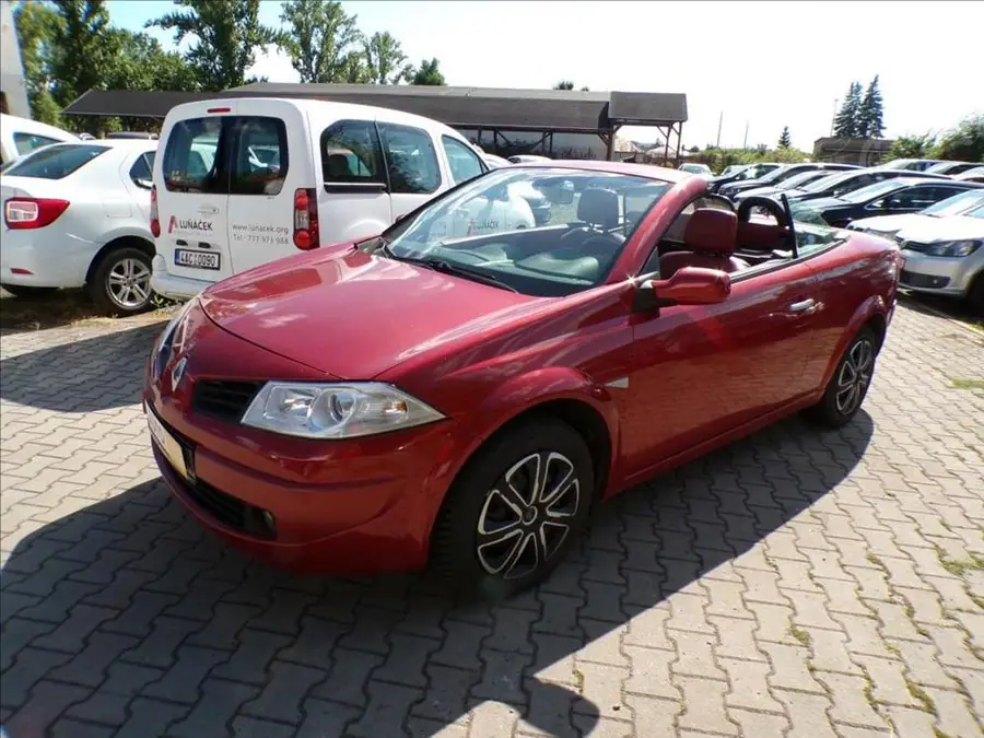 Renault Megane 2,0 16V  CC — Zepředu zblízka